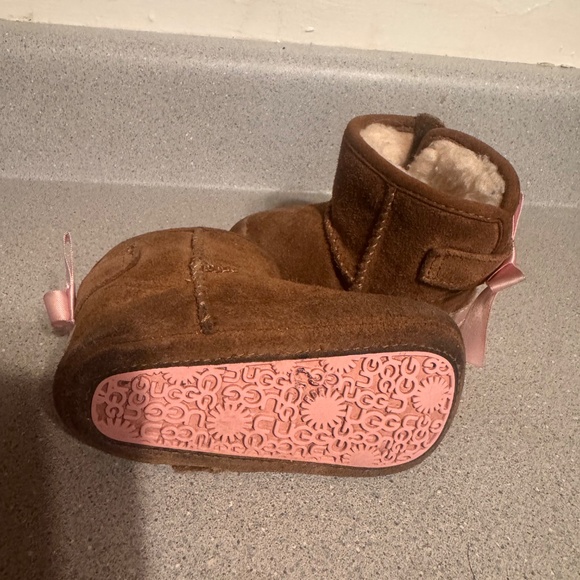 Ugg infant boots size 2 Sherpa lined - Picture 3 of 9